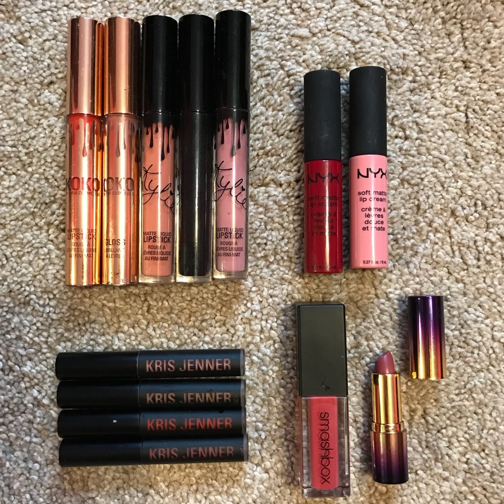 HUGE LIPSTICK BUNDLE